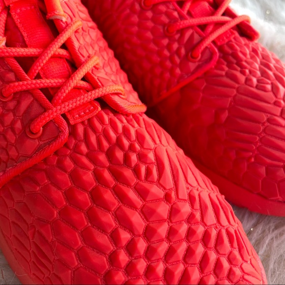 Nike Roshe One DMB Bright Crimson Sneakers - Picture 7 of 16